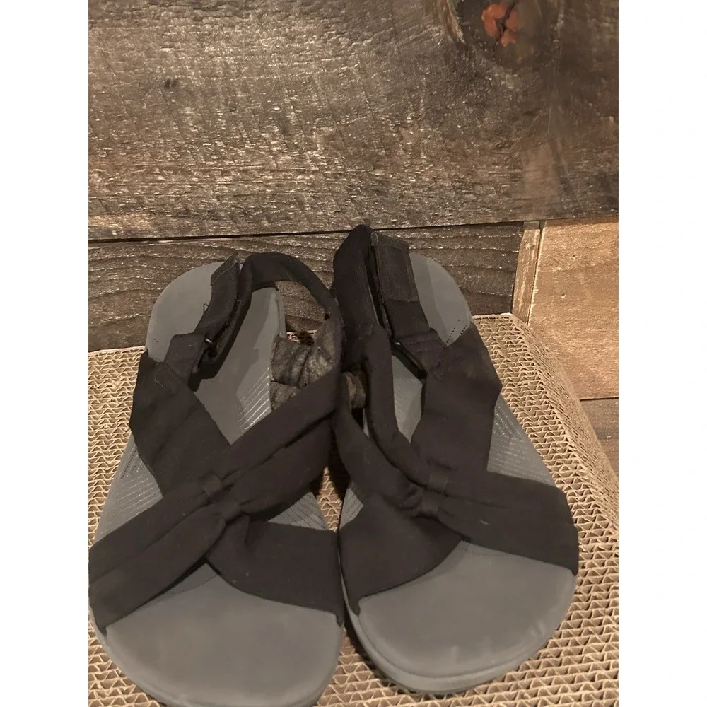 Clarks Cloudsteppers Aria Belle woman's 8.5 Black Soft Wedge Cushion Sandals‎